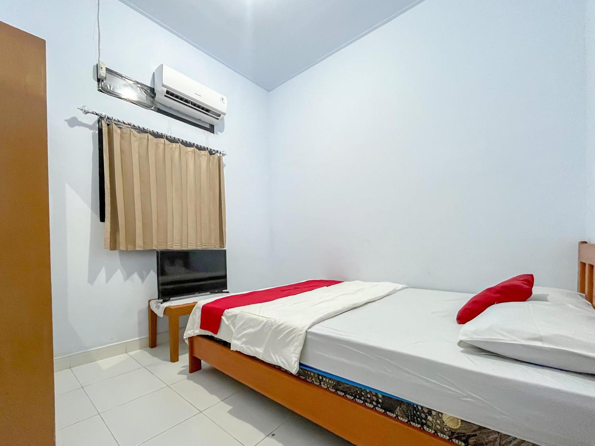 Reddoorz Syariah At Home Ampana Guest House Ampana Kota Buitenkant foto