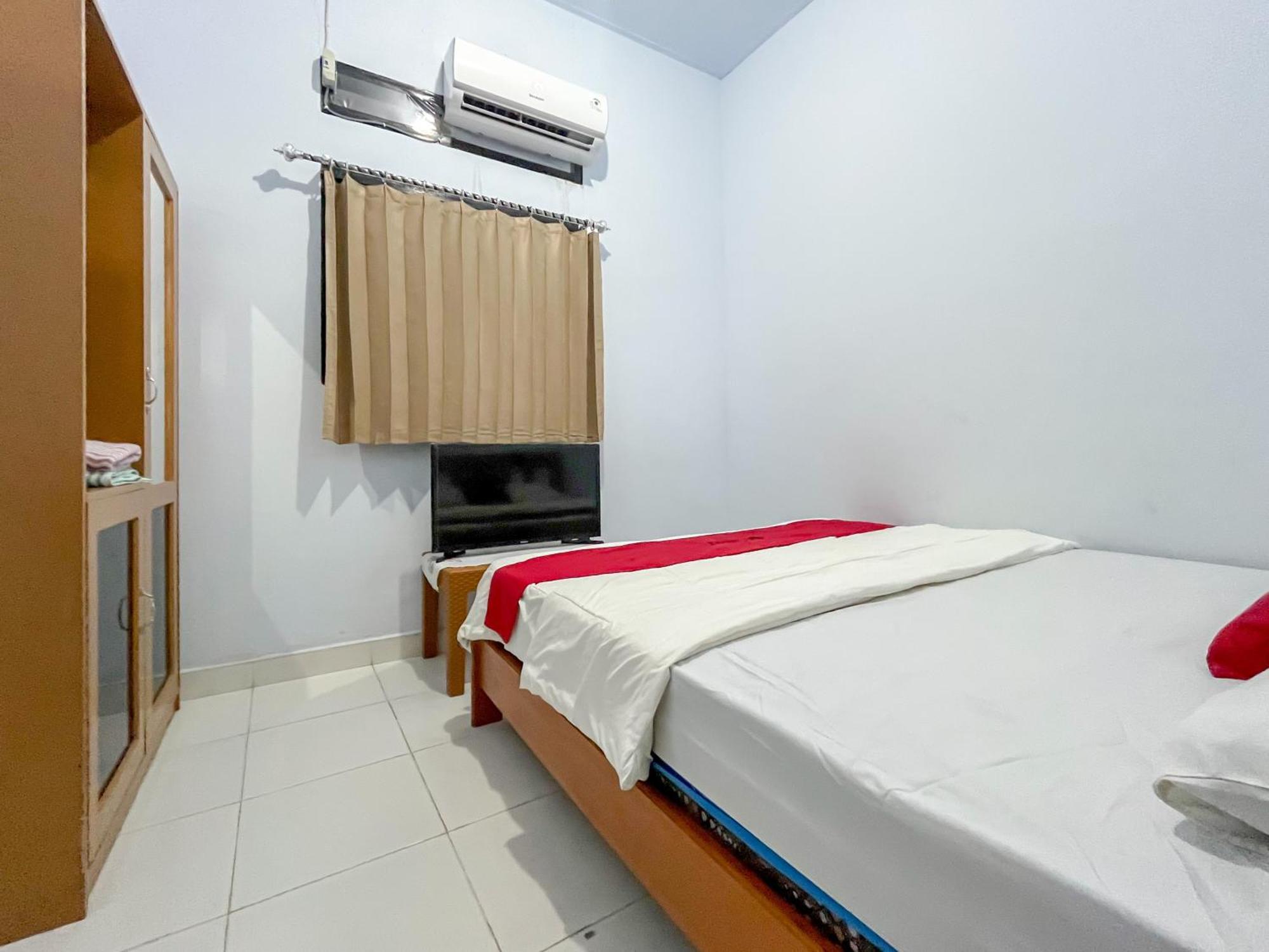 Reddoorz Syariah At Home Ampana Guest House Ampana Kota Buitenkant foto