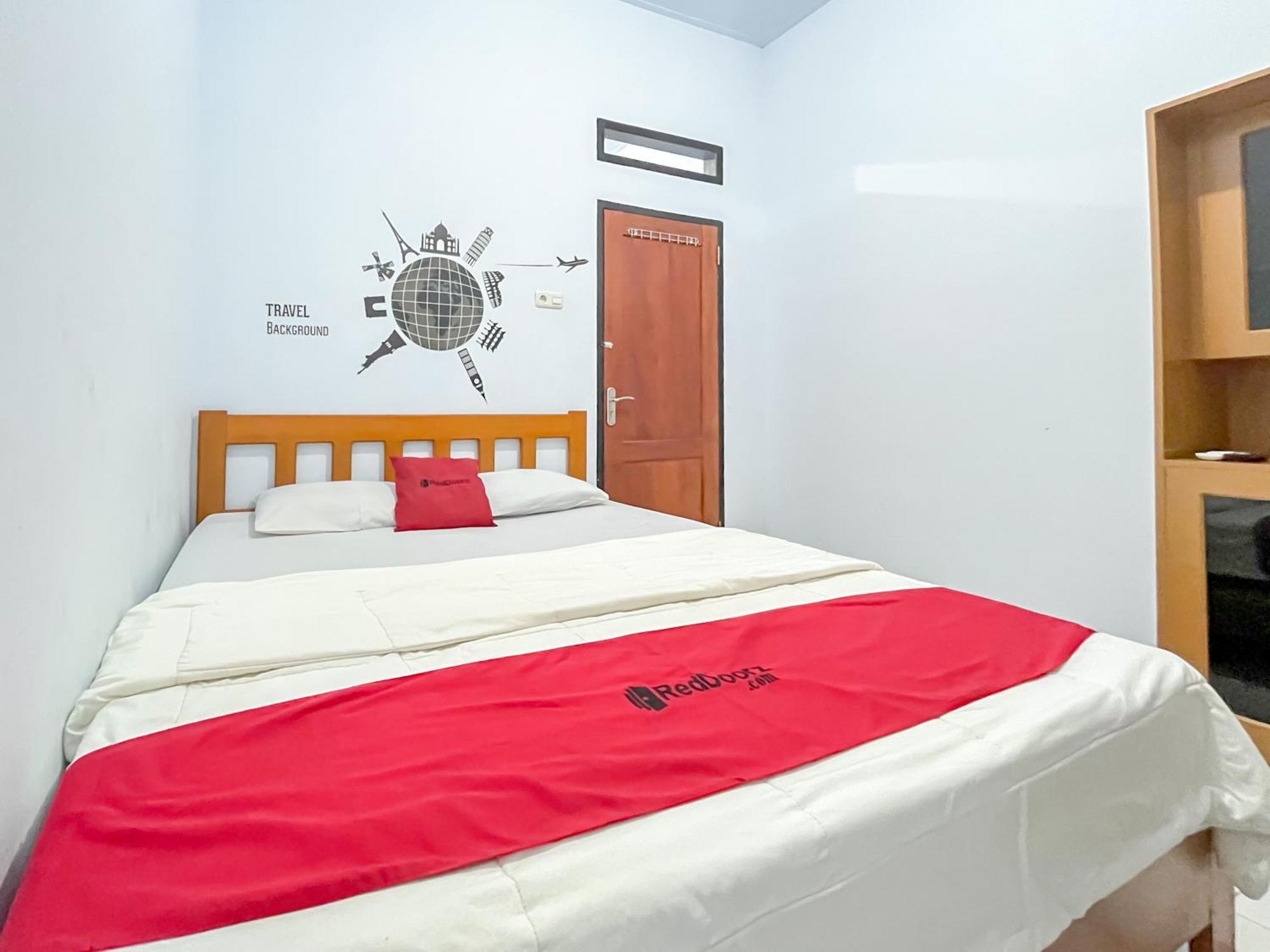Reddoorz Syariah At Home Ampana Guest House Ampana Kota Buitenkant foto