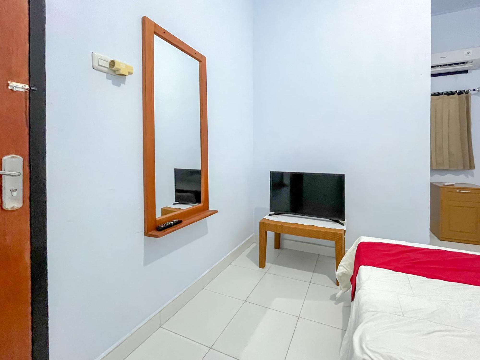 Reddoorz Syariah At Home Ampana Guest House Ampana Kota Buitenkant foto