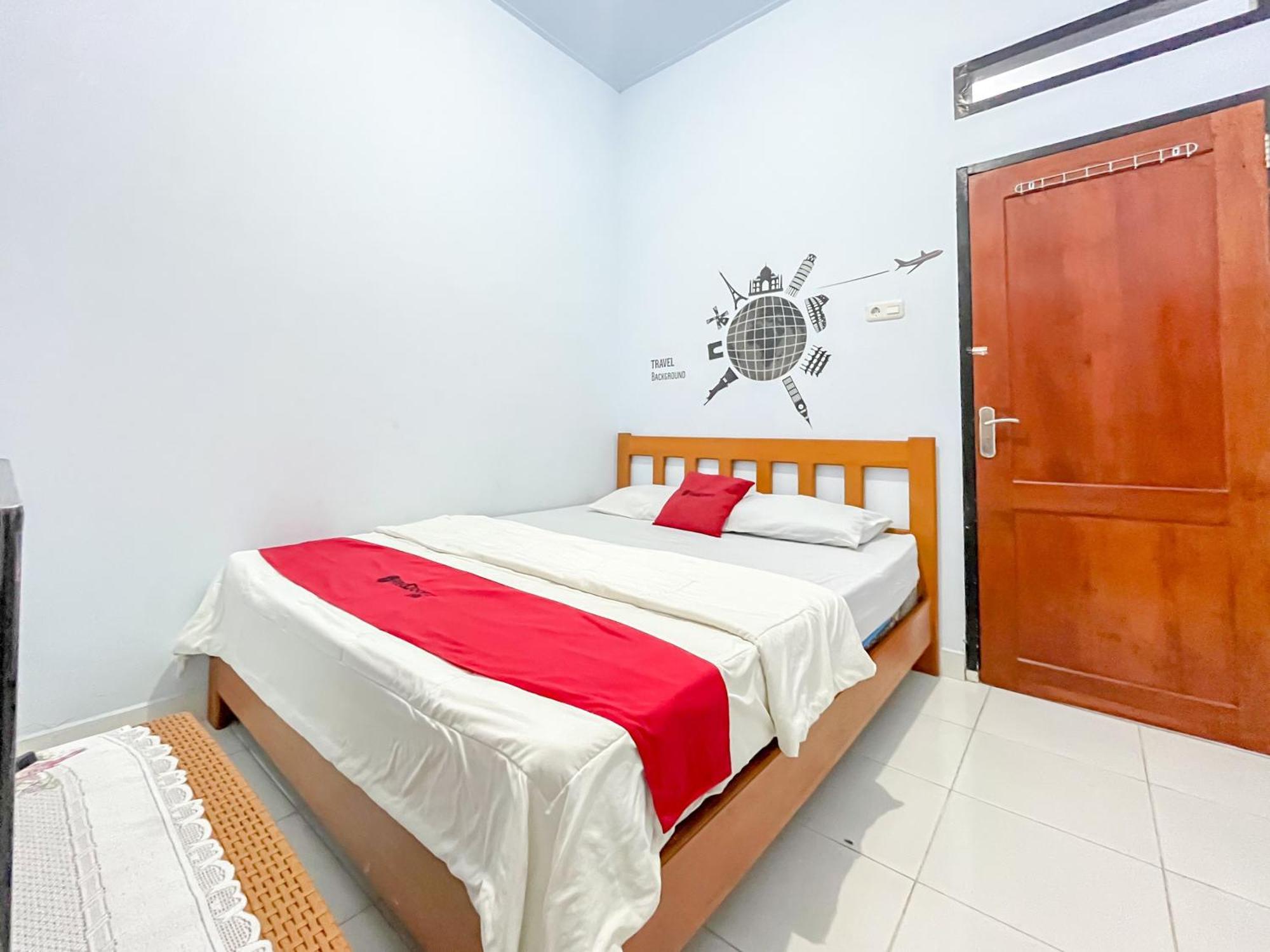 Reddoorz Syariah At Home Ampana Guest House Ampana Kota Buitenkant foto