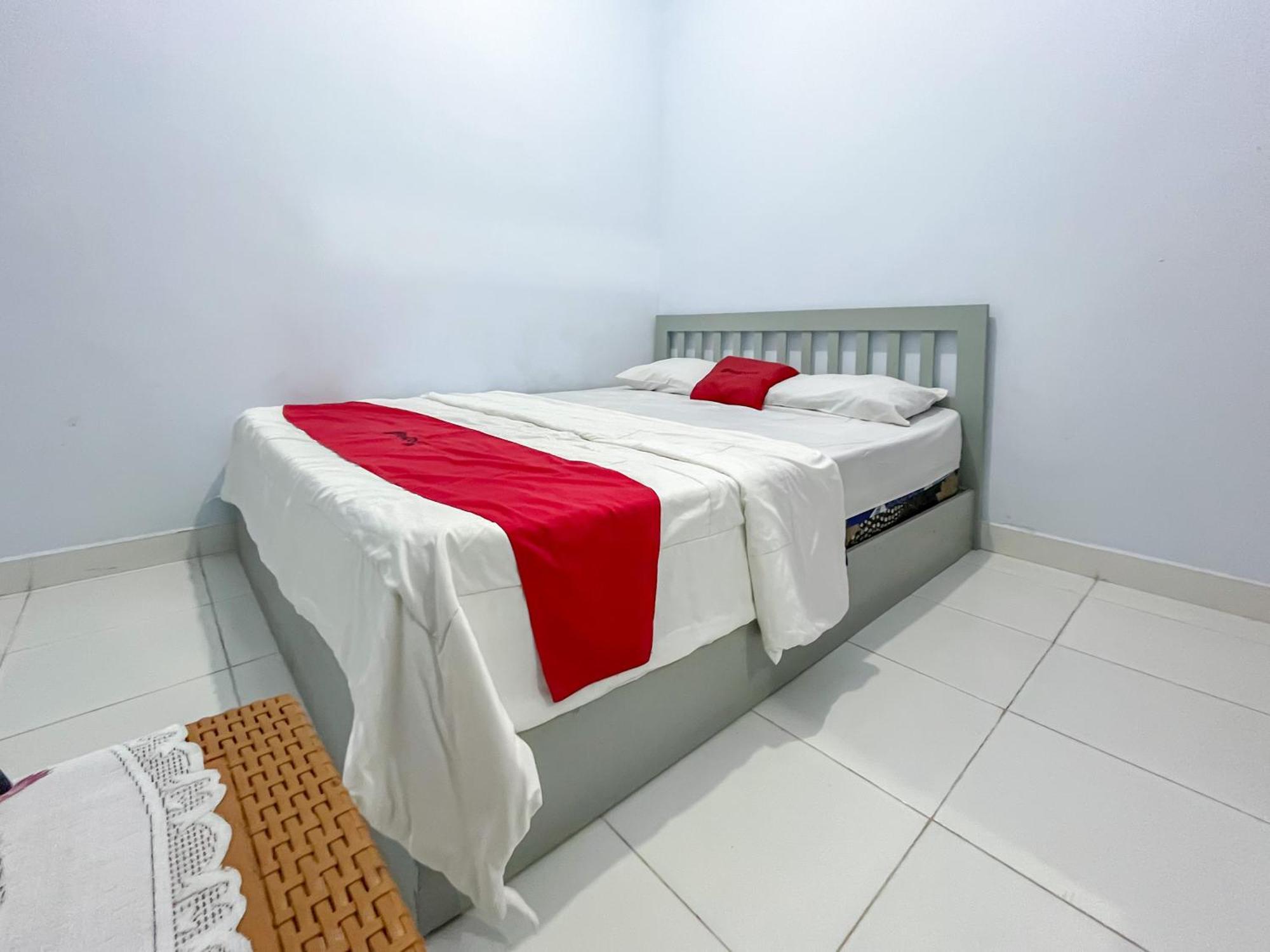 Reddoorz Syariah At Home Ampana Guest House Ampana Kota Buitenkant foto