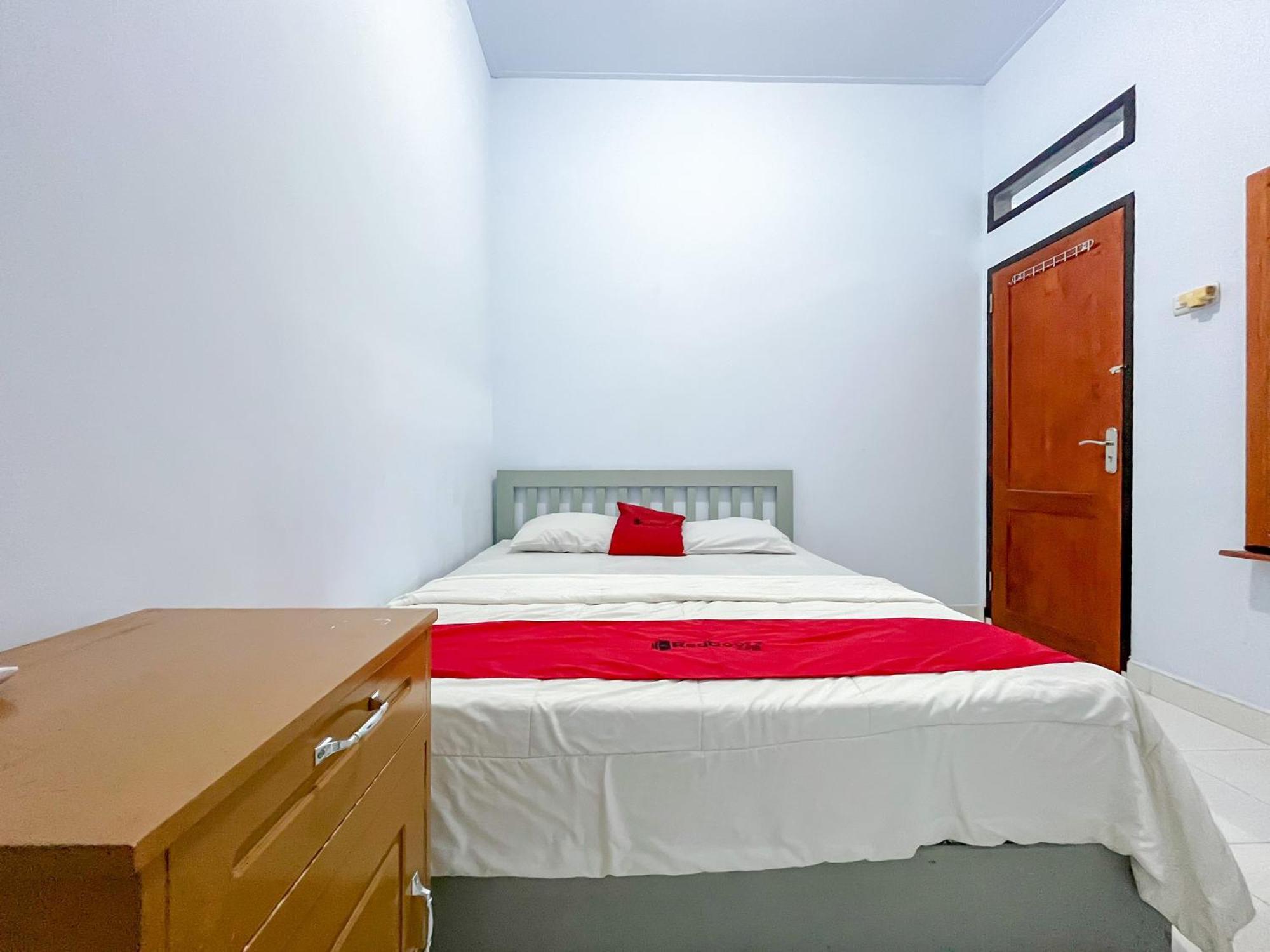 Reddoorz Syariah At Home Ampana Guest House Ampana Kota Buitenkant foto