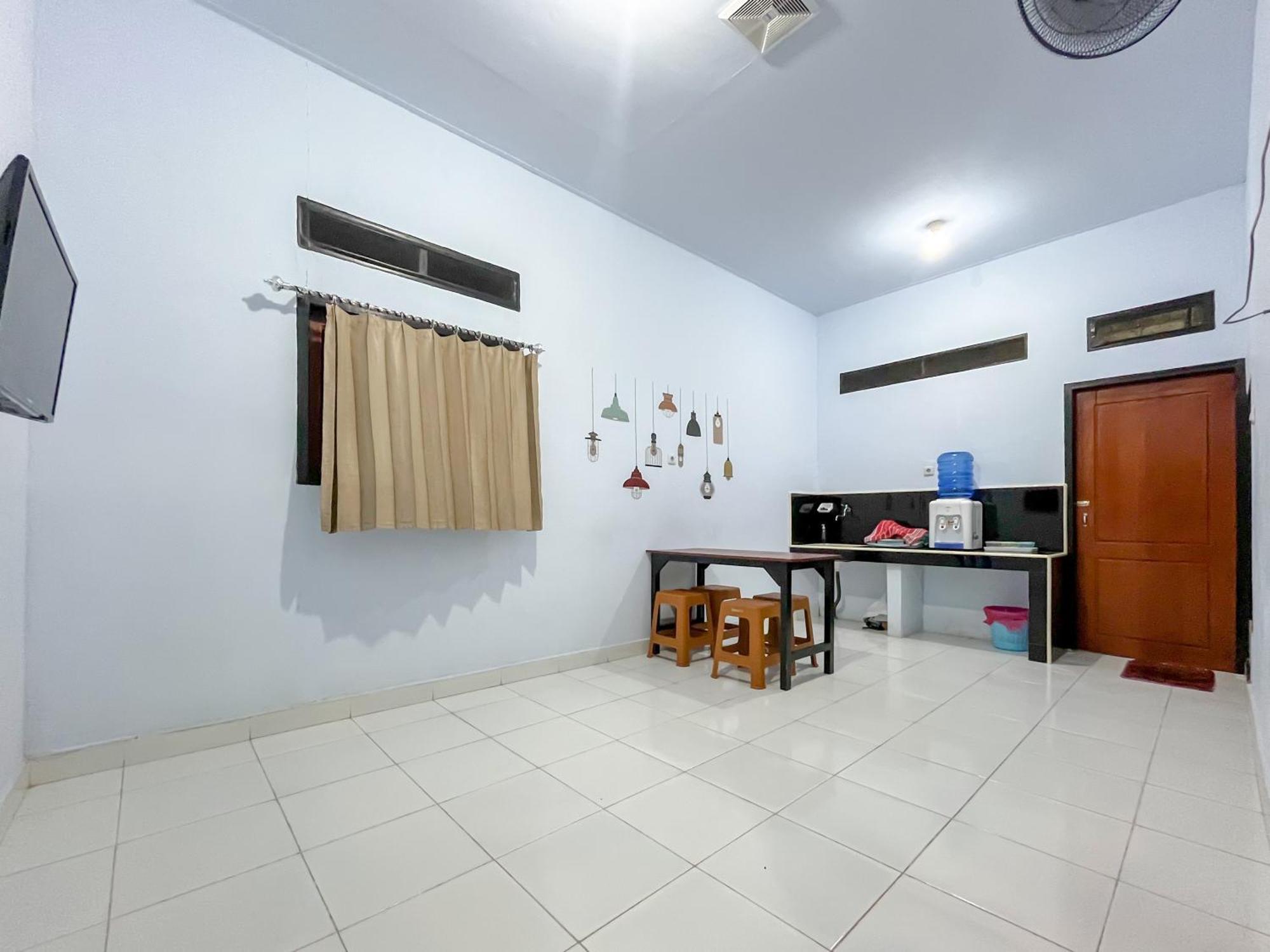 Reddoorz Syariah At Home Ampana Guest House Ampana Kota Buitenkant foto