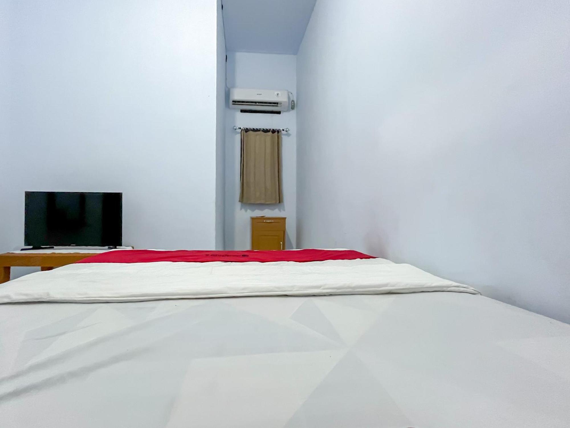 Reddoorz Syariah At Home Ampana Guest House Ampana Kota Buitenkant foto