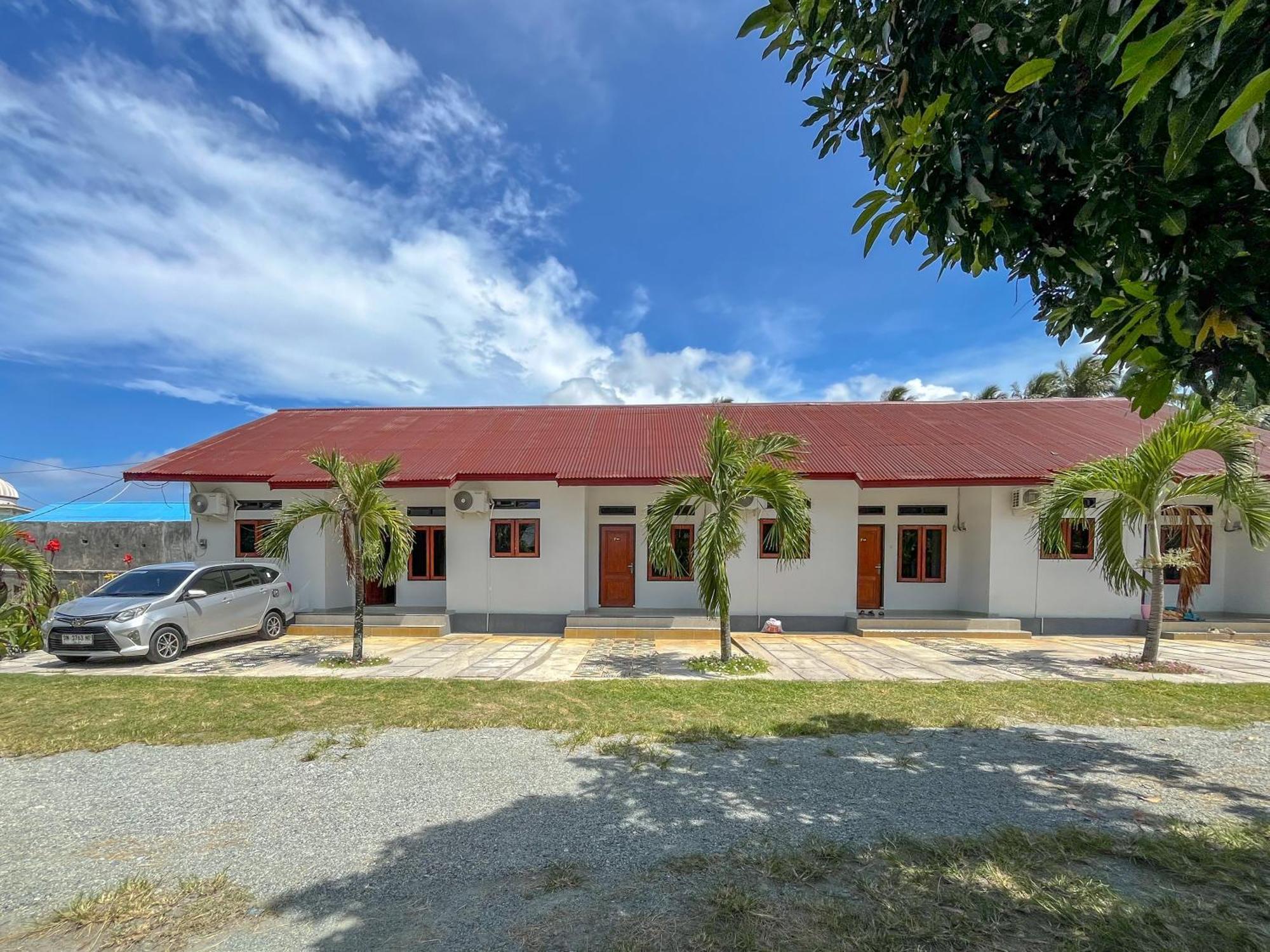 Reddoorz Syariah At Home Ampana Guest House Ampana Kota Buitenkant foto